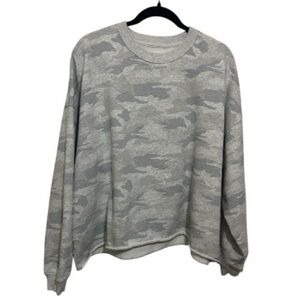 American Eagle Women’s Gray Camo Sweatshirt Size Large L Crewneck